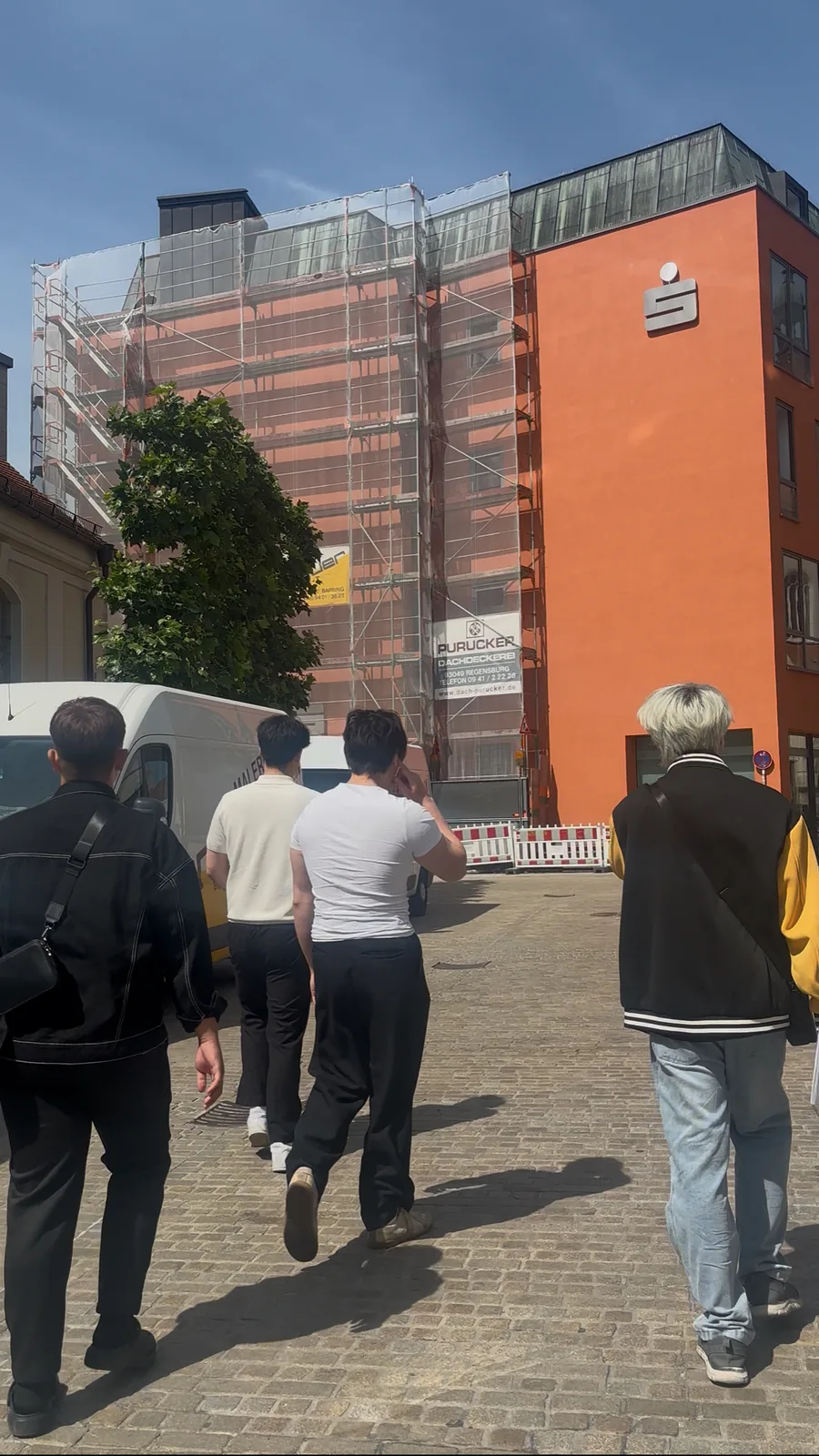 NTH begleitet Azubis zu Bank- und Behördenterminen in Regensburg