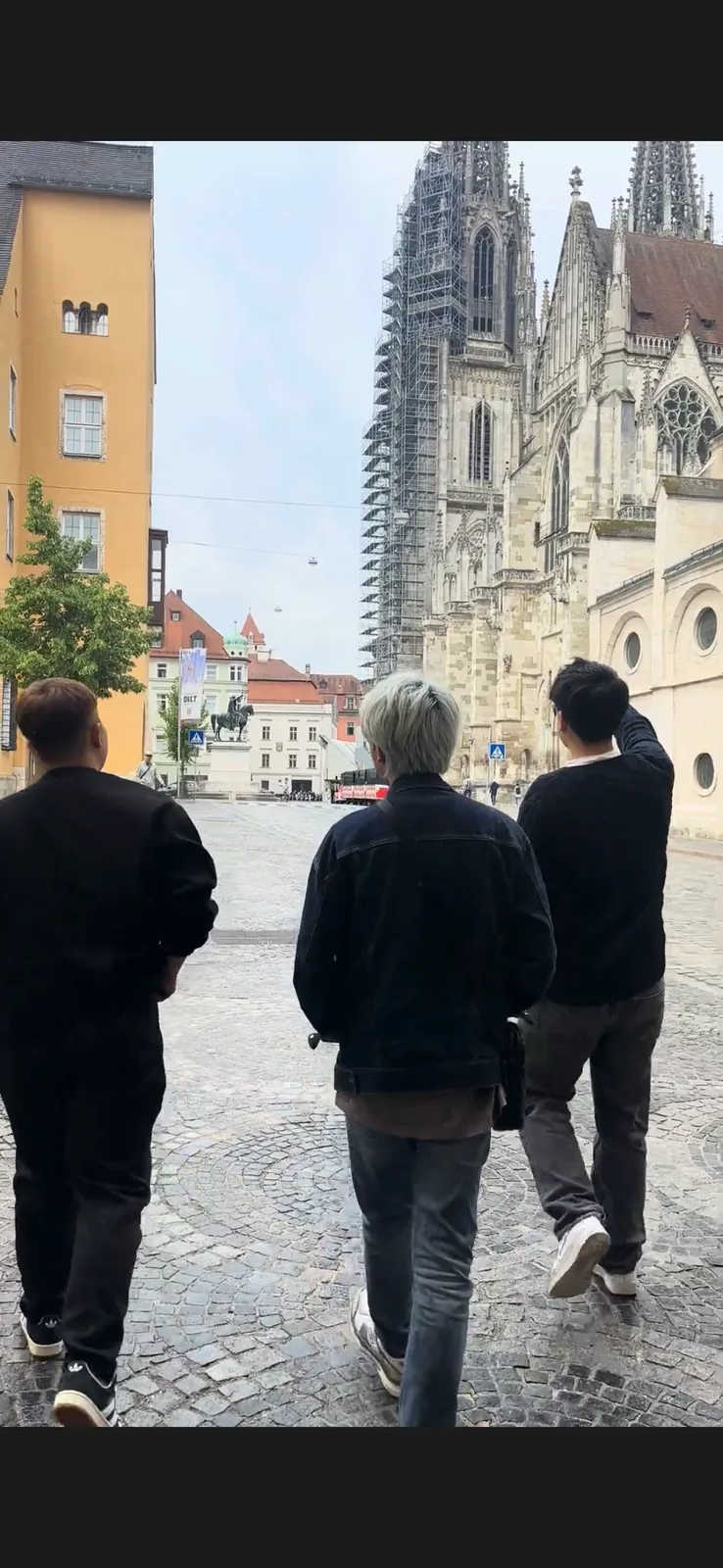 NTH unterwegs mit Azubis in der Regensburger Altstadt am Dom